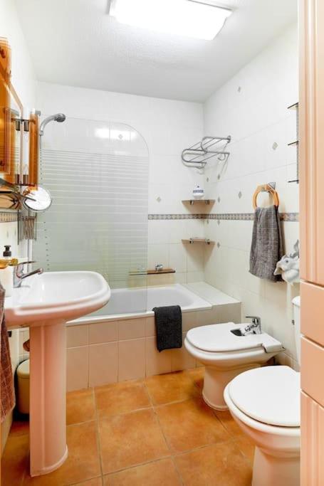 Villa Magerit, Entire Home 5 Minutes Easy Walk To Sandy Beach La Mata  Luaran gambar